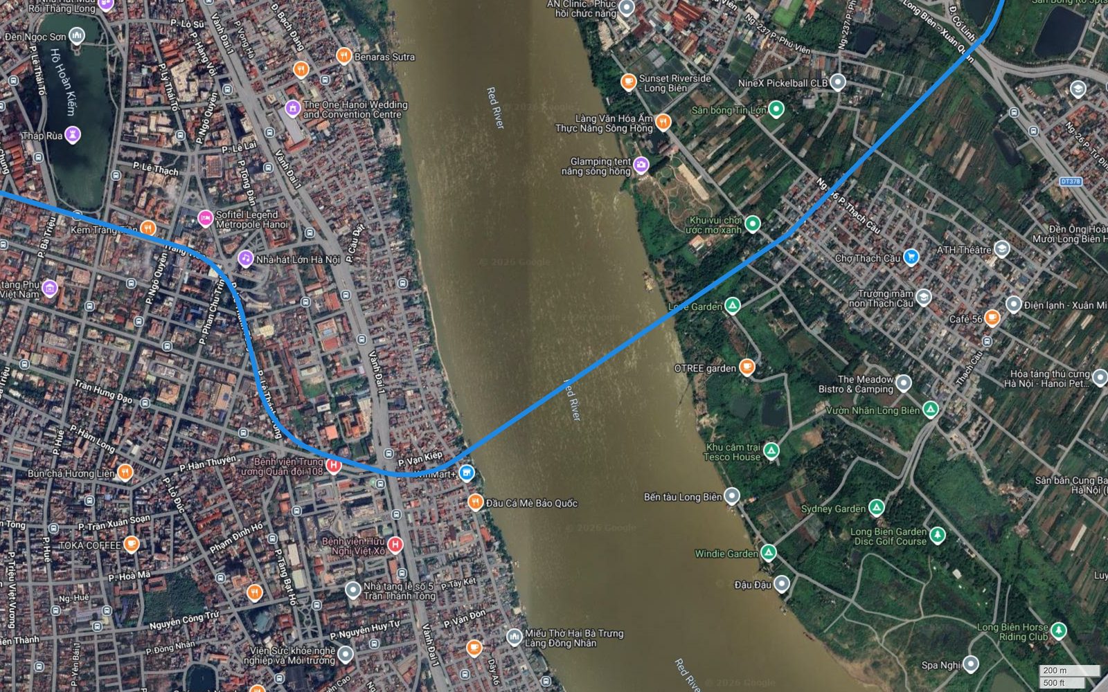 Tuyến metro số 2 Hà Nội vượt sông Hồng từ bãi Thạch Cầu vào phố Vạn Kiếp, đi ngang Bệnh viện Trung ương Quân đội 108 và Nhà hát Lớn Hà Nội