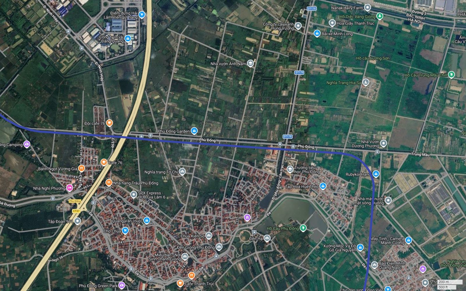 Tuyến metro số 9 Hà Nội chạy dọc tỉnh lộ ĐT179 qua trung tâm Phù Đổng, gần Trường tiểu học Phù Đổng và Hồ Câu Phù Đổng