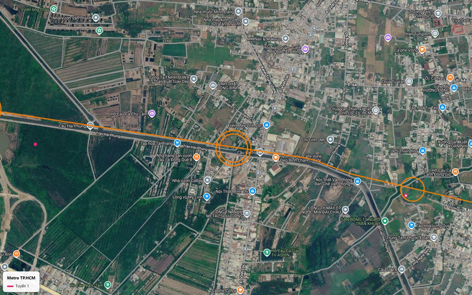 Ga trung chuyển tuyến metro số 1 tại điểm cắt đường Vĩnh Lộc cạnh kênh Trung Ương trên ảnh vệ tinh